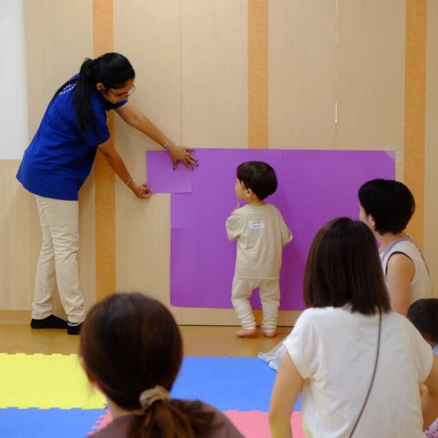 Today we went to "Nonbirinko", a community child-rearing support center in Naka-ku, Yokohama City!
We enjoyed singing several English songs and playing some activities with 8 groups of parents and children.
We enjoyed reading everyone's favorite picture book, "Sandwich Sandwich" in English.
Lastly, we read another favorite, "The GOldfish Got Away," in English. Oh… where's the goldfish?  Can you find him…?

We look forward to spending another fun-filled day with all of you at NONBORINKO.

今日は横浜市中区地域子育て支援拠点「のんびりんこ」に行ってきました！
８組の親子の皆様と一緒に英語の歌や親子のふれあい遊びを楽しみました。
皆の大好きな絵本、「サンドイッチサンドイッチ」を英語で楽しみました。Hmm, the sandwich looks so yummy!（すっごくおいしそうなサンドイッチ！）
最後に、これも皆が大好きな「きんぎょがにげた」も英語で読みました。あれあれ、きんぎょはどこ？？
のんびりんこご利用の皆様と、また一緒に楽しく過ごせることを楽しみにしています。

のんびりんこのブログはこちらから！→ http://nonbirinco.com/2024/08/08/31801/

#funenglishtime #parentandchild #nonbirinko #yokohamajapan ＃楽しく英語 #親子 #のんびりんこ #横浜